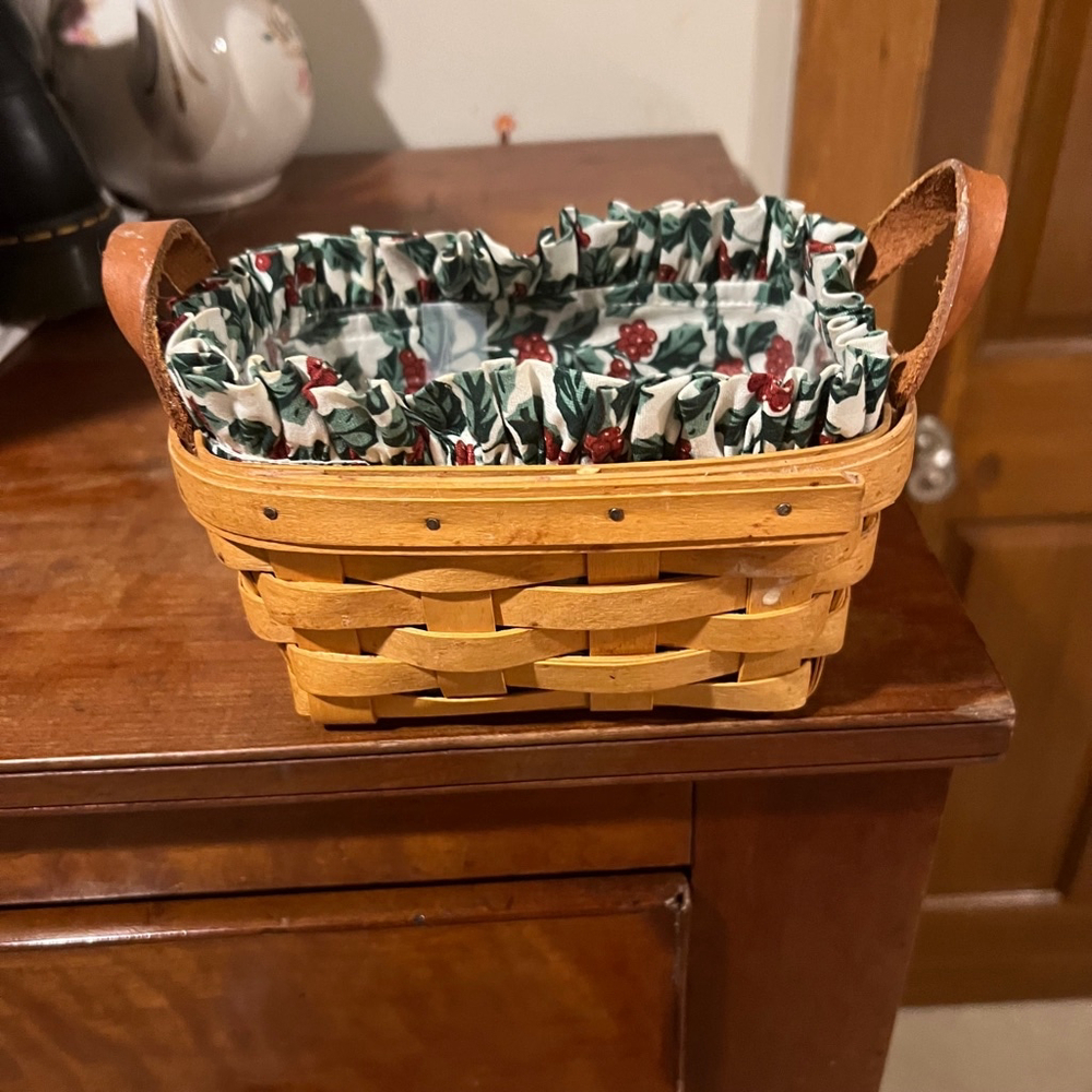 Longaberger Tea Basket Liner in Traditional Holly Pattern - Picture 2 of 10